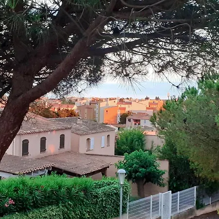 D'une Avec Piscine Partagee Et Terrasse Amenagee A A 2 Km De La * Agde